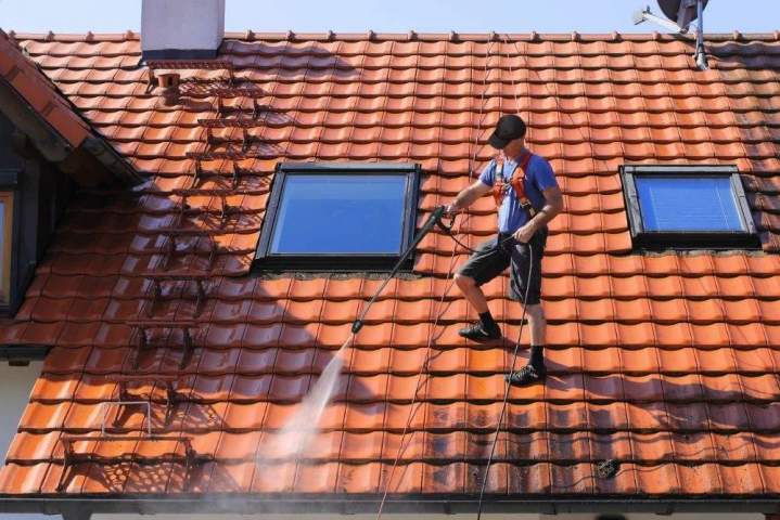 Démoussage de toiture Lannion